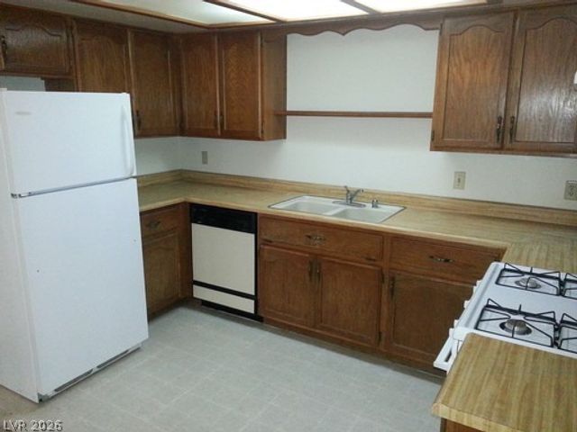 6647 West Tropicana Avenue 102, Las Vegas, NV 89103