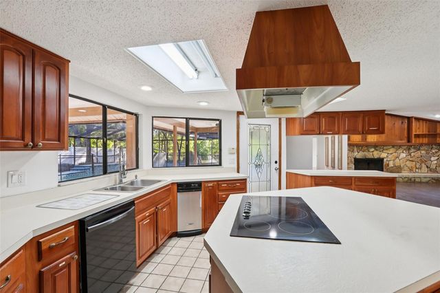 17922 CLEAR LAKE DRIVE, Lutz, FL 33548