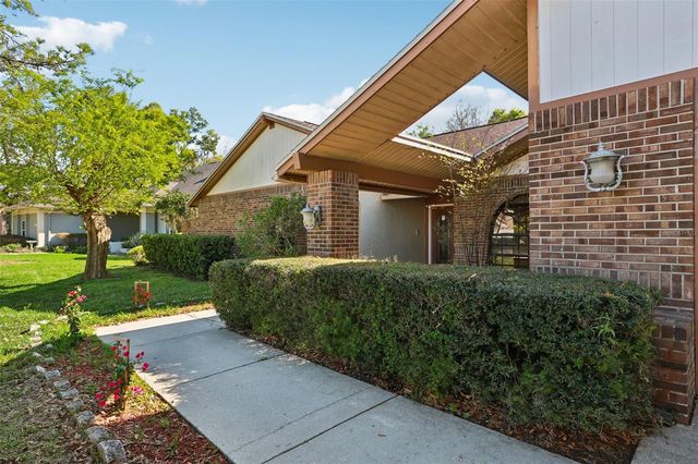 17922 CLEAR LAKE DRIVE, Lutz, FL 33548