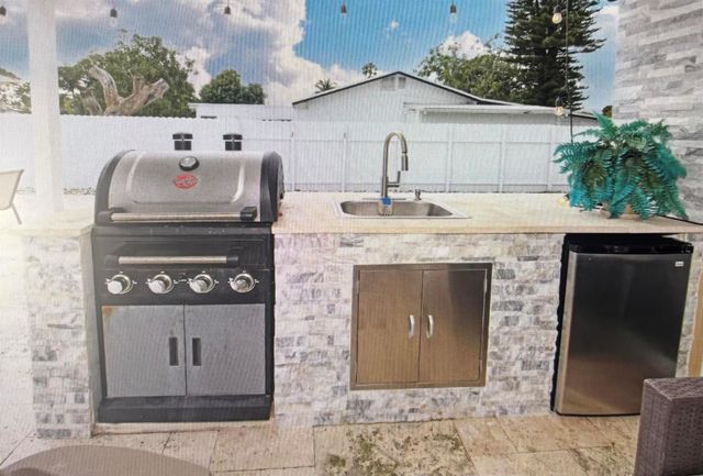 124 Davis Road, Palm Springs, FL 33461