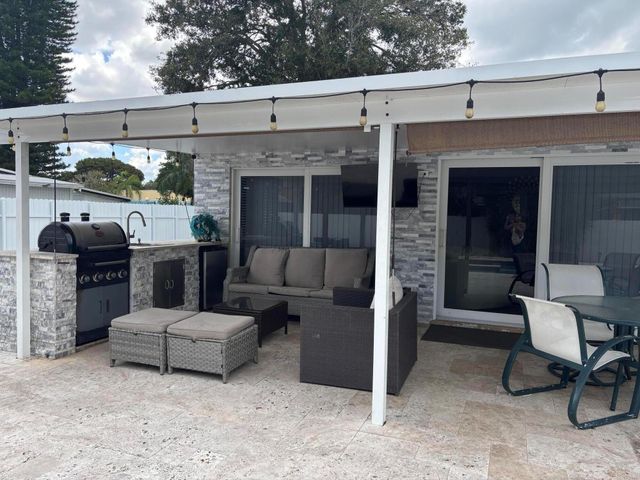 124 Davis Road, Palm Springs, FL 33461