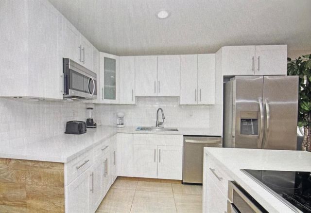 124 Davis Road, Palm Springs, FL 33461