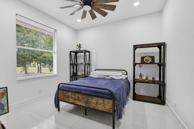 16107 86th Street N, Loxahatchee, FL 33470