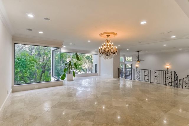 15 W Shady Lane B, Houston, TX 77063