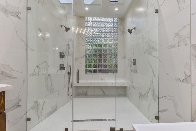 15 W Shady Lane B, Houston, TX 77063