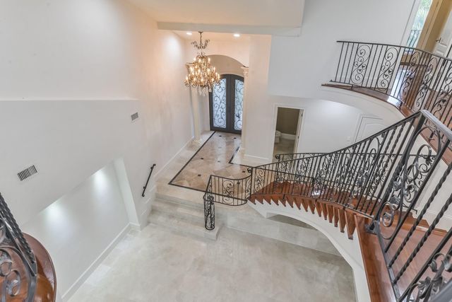 15 W Shady Lane B, Houston, TX 77063