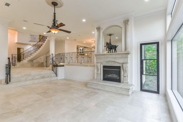 15 W Shady Lane B, Houston, TX 77063