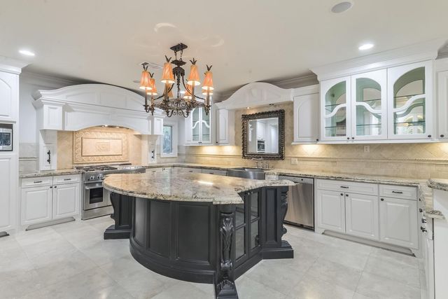 15 W Shady Lane B, Houston, TX 77063
