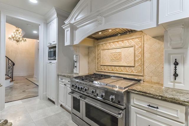 15 W Shady Lane B, Houston, TX 77063