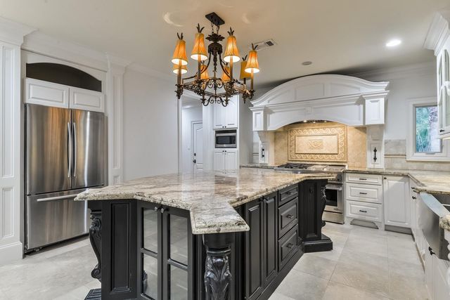 15 W Shady Lane B, Houston, TX 77063