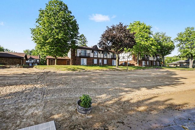 5410 Country Aire Drive 14, Coloma, MI 49038
