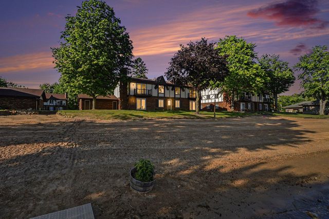 5410 Country Aire Drive 14, Coloma, MI 49038