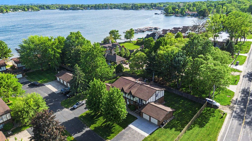 5410 Country Aire Drive 14, Coloma, MI 49038