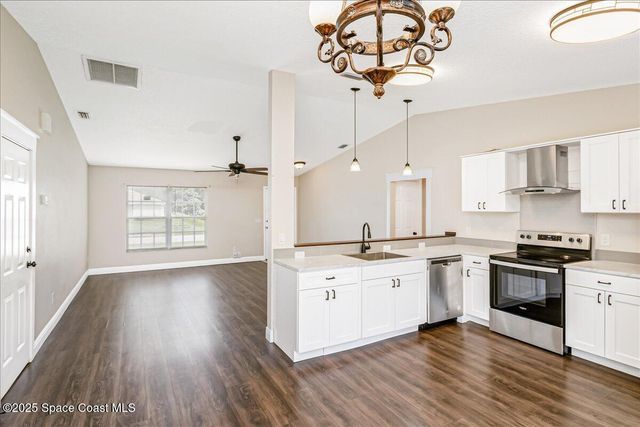 788 Walmsley Street SW, Palm Bay, FL 32908