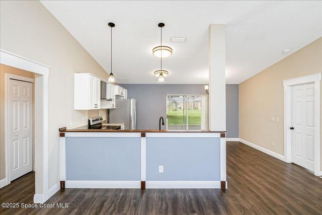 788 Walmsley Street SW, Palm Bay, FL 32908