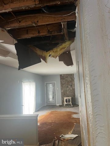 112 JULES DR, Swedesboro, NJ 08085