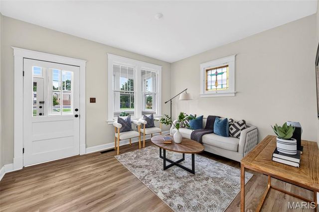 8706 Valcour Avenue, St Louis, MO 63123