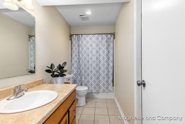 6165 Arroyo Vista Drive Ne, Cannon Twp, MI 49341