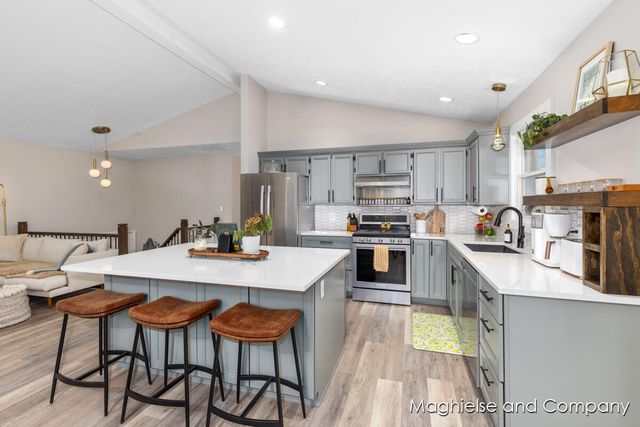 6165 Arroyo Vista Drive Ne, Cannon Twp, MI 49341