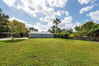 2449 SW 43rd Ter, Fort Lauderdale, FL 33317