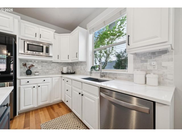 13213 Sw DEERGROVE Ln, Portland, OR 97224