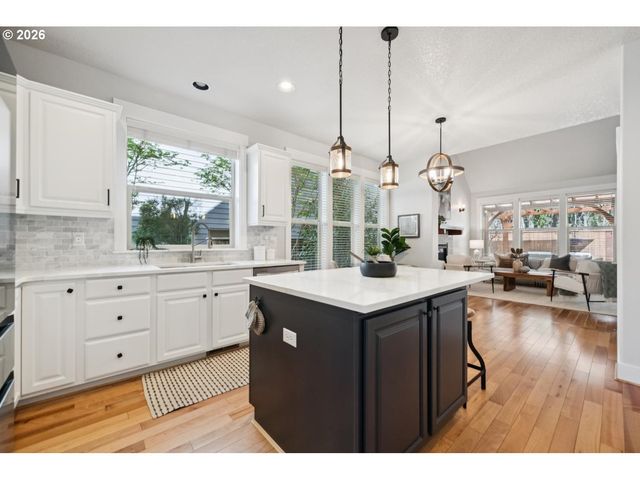 13213 Sw DEERGROVE Ln, Portland, OR 97224