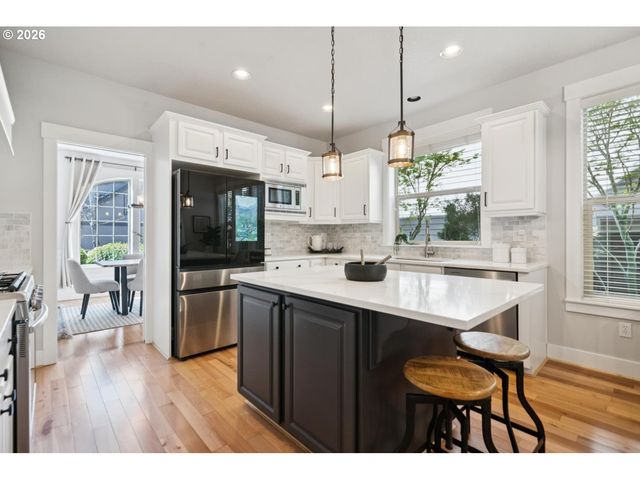 13213 Sw DEERGROVE Ln, Portland, OR 97224