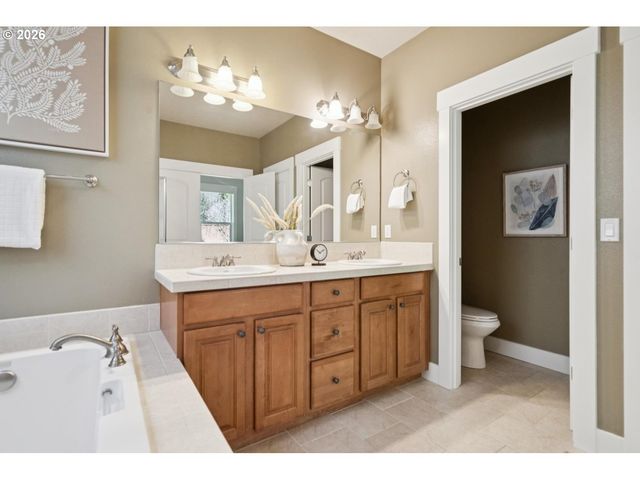 13213 Sw DEERGROVE Ln, Portland, OR 97224