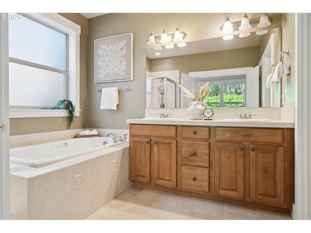 13213 Sw DEERGROVE Ln, Portland, OR 97224