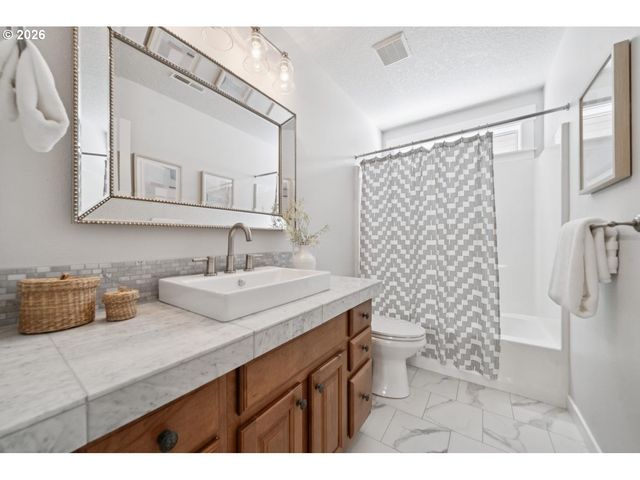 13213 Sw DEERGROVE Ln, Portland, OR 97224