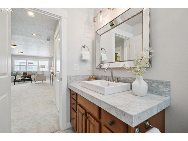 13213 Sw DEERGROVE Ln, Portland, OR 97224