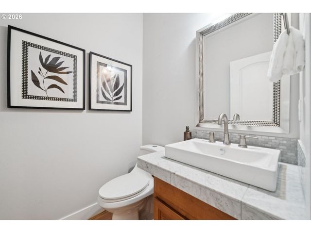 13213 Sw DEERGROVE Ln, Portland, OR 97224