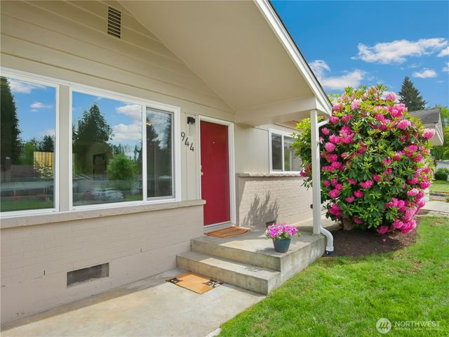 944 165th Avenue SE, Bellevue, WA 98008