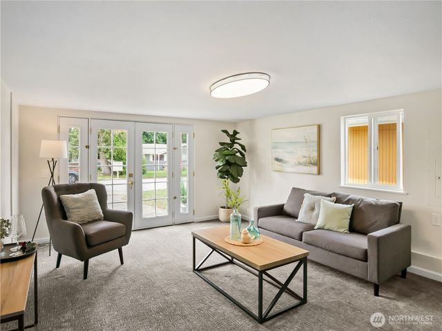 944 165th Avenue SE, Bellevue, WA 98008
