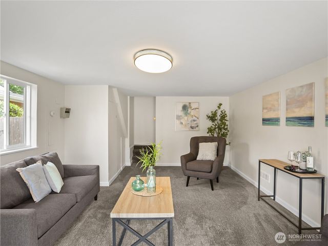 944 165th Avenue SE, Bellevue, WA 98008