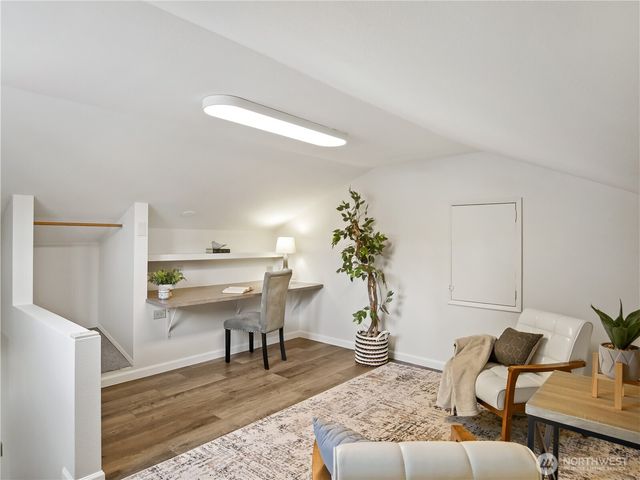 944 165th Avenue SE, Bellevue, WA 98008