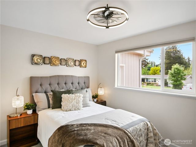 944 165th Avenue SE, Bellevue, WA 98008