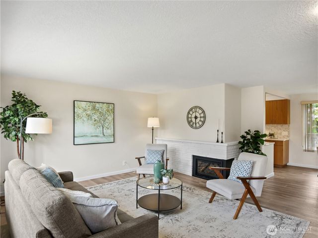 944 165th Avenue SE, Bellevue, WA 98008