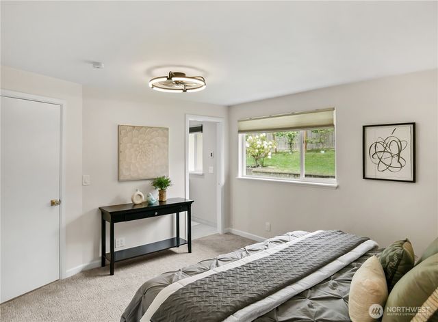944 165th Avenue SE, Bellevue, WA 98008