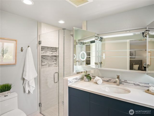 944 165th Avenue SE, Bellevue, WA 98008