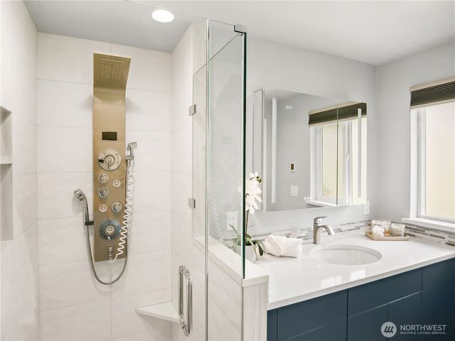944 165th Avenue SE, Bellevue, WA 98008