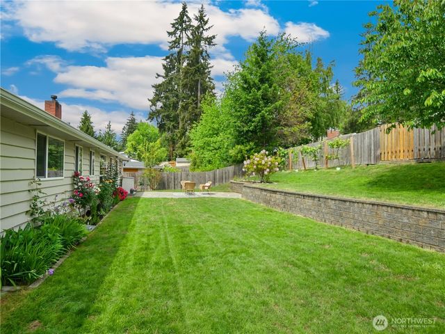 944 165th Avenue SE, Bellevue, WA 98008