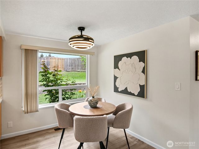 944 165th Avenue SE, Bellevue, WA 98008