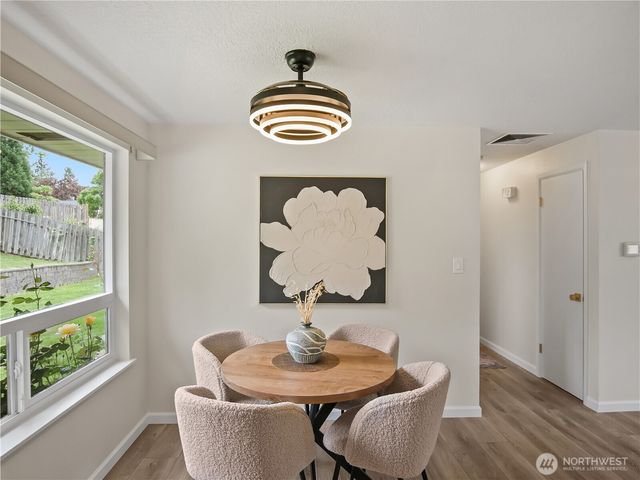 944 165th Avenue SE, Bellevue, WA 98008