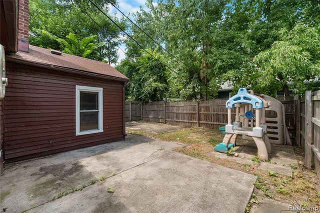 7521 Westminster Avenue, Warren, MI 48091
