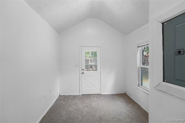 7521 Westminster Avenue, Warren, MI 48091