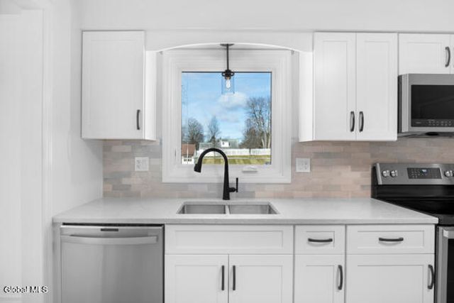 1083 McKinley Avenue, Rotterdam, NY 12303