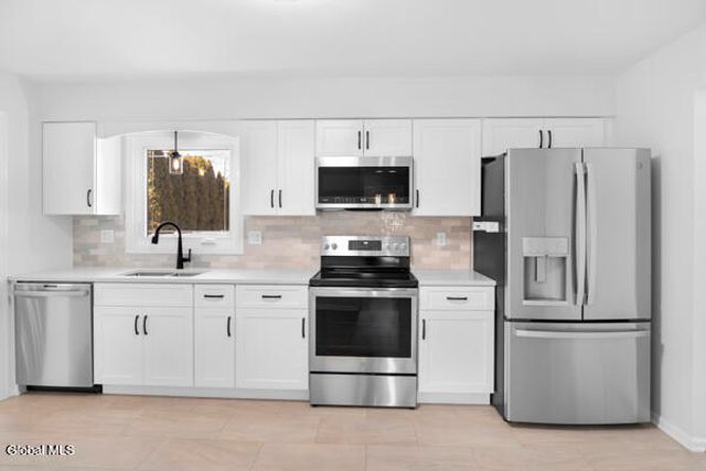 1083 McKinley Avenue, Rotterdam, NY 12303