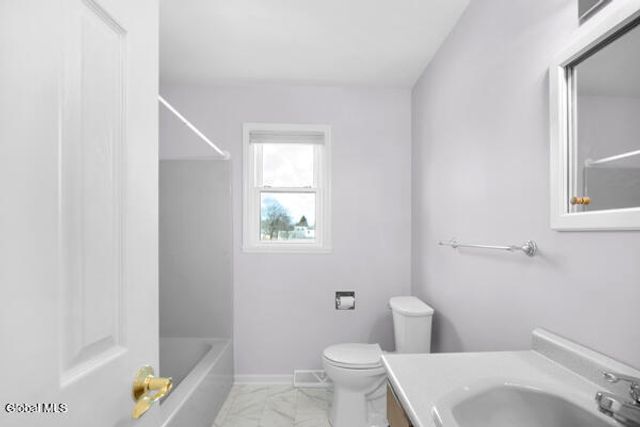 1083 McKinley Avenue, Rotterdam, NY 12303