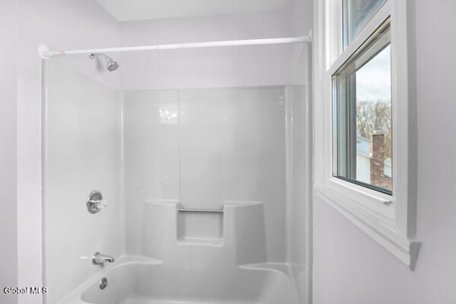 1083 McKinley Avenue, Rotterdam, NY 12303